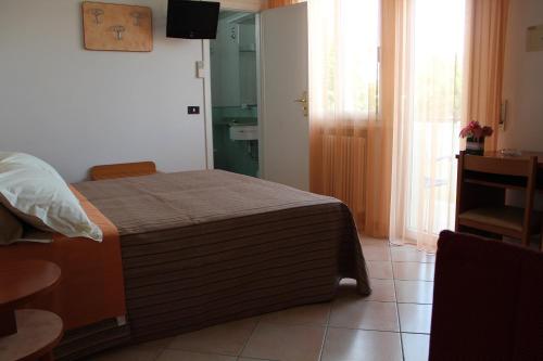 3 twin beds