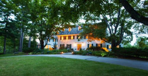 Adair Country Inn & Restaurant - 출입구