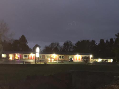 Baw Beese Inn in Hillsdale, USA
