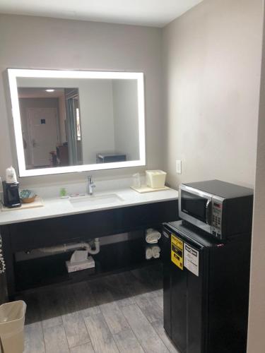 Diboll Inn and Suites