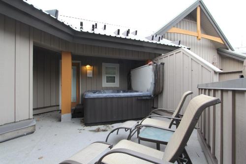 Deluxe Two-Bedroom Apartment - with Hot Tub