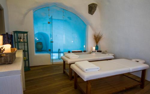 Iconic Santorini a Boutique Cave Hotel - image 10