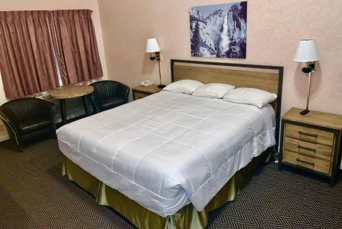 1 king bed, 1 queen bed