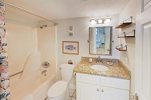 Walk Everywhere! Charming Gulf-View Condo with Pool condo - image 6