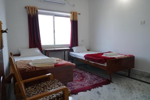 2 twin beds