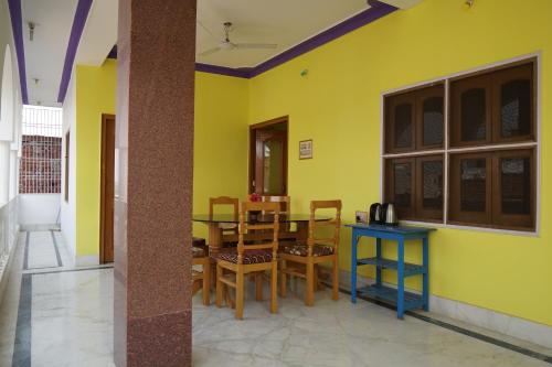 Standard Double or Twin Room with Balcony image 2