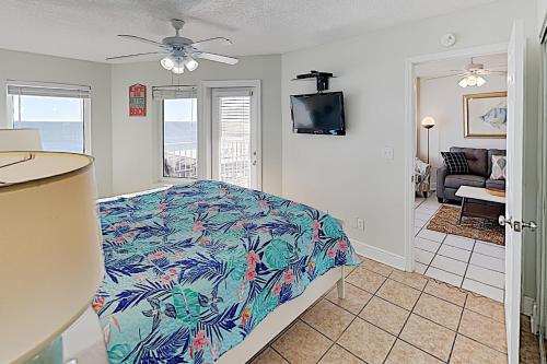 Walk Everywhere! Charming Gulf-View Condo with Pool condo - image 2