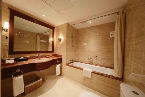 room detail thumbnail 2