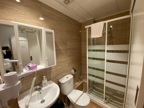 Far Home Gran Vía - Hostel Room Type - Standard Double Room