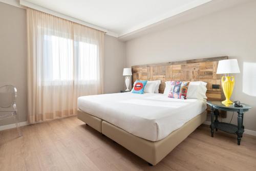 1 queen bed, 1 twin bed