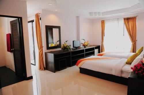 room detail thumbnail 1