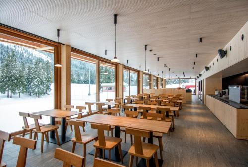 Campra Alpine Lodge & Spa - image 10