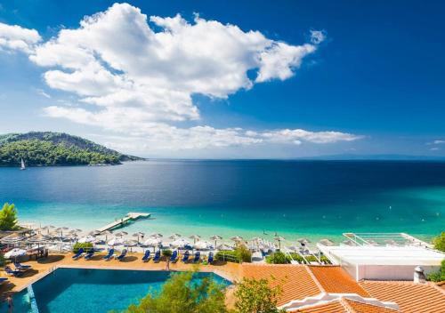 ระเบียง/ชานเรือน, โรงแรมอะดรินาบีช (Adrina Beach Hotel) in สโคเพโลส