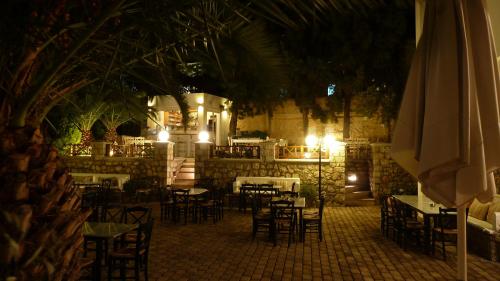 Oasis Hotel - main image