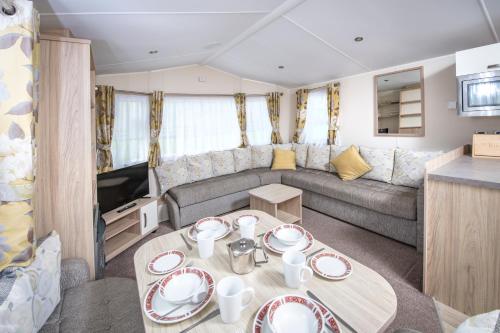 3 bedrooms, 6 beds