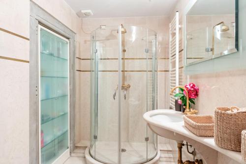 Exclusive Corso Italia Penthouse - image 4