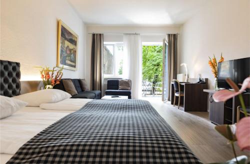 Dom Hotel - image 11