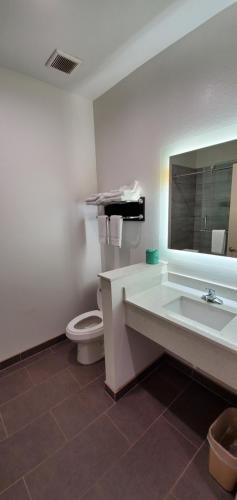 LOTUS INN - image 11