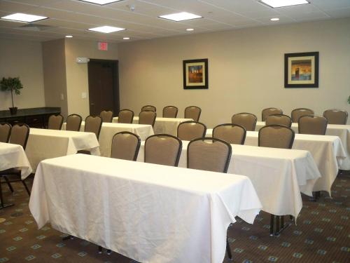 Holiday Inn Express & Suites - Omaha I - 80 an IHG Hotel - main image