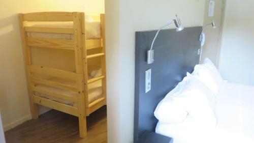 1 queen bed, 2 bunk beds