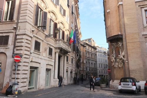 Lovely Navona Apartment - image 9