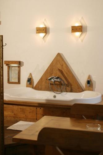 Superior Double Room image 10