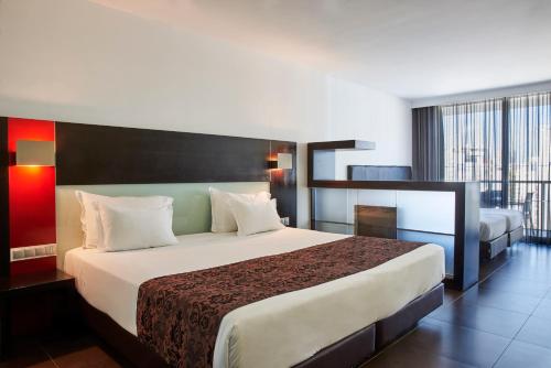 Prestige Family Suite with Side Sea View