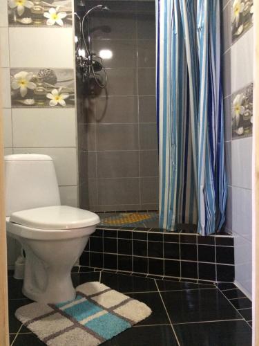 2 bedrooms, 3 beds