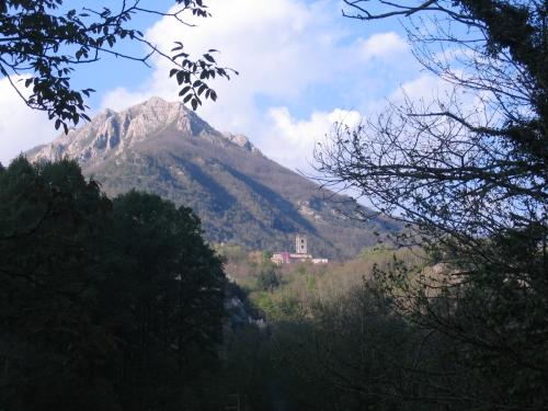  Villa with River Access in Cocciglia