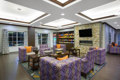 大堂, 圖珀洛溫德姆拉昆塔套房酒店 (La Quinta Inn & Suites by Wyndham Tupelo) in 圖珀洛 (MS)
