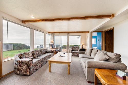 The Best Little Beach House on the Oregon Coast! - Kernville, OR