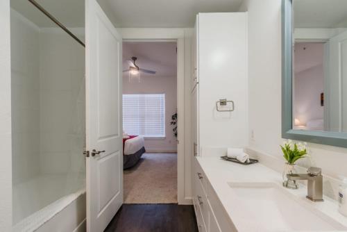 Regal Stays Corporate Apartments - McKinney Ave - Uptown Dallas