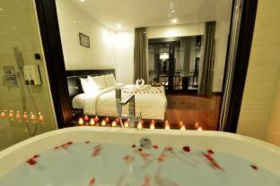 Nostalgia Hotel and Spa, Hoi An (photo 9)