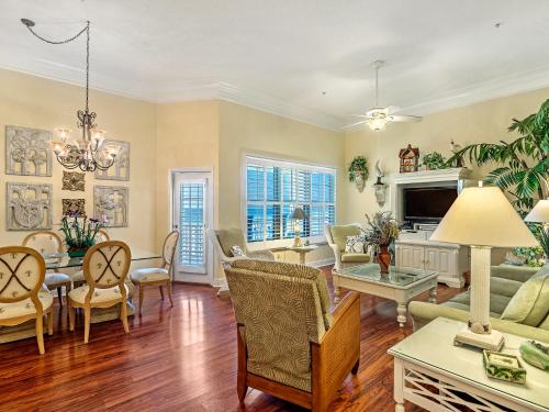304W ~ Relax with beautiful Gulf views in this 3BR/3BA center condo - image 7