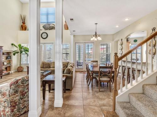 Bon Ami~ Beautiful 4BR/3BA minutes from the beach with sleeping for 14 - image 3