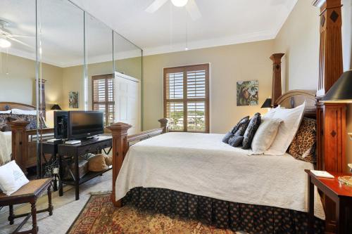301W ~ Inviting 3BR/3BA penthouse with beautiful Gulf view - image 5