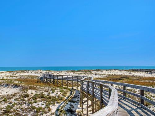 302W ~ Vibrant 2BR/2BA top floor beachfront condo - image 2
