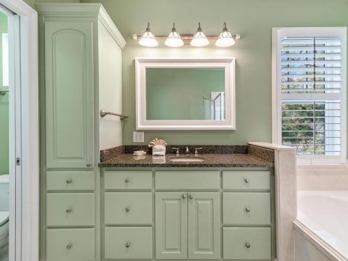 Butterfly Beach~ Beautiful and spacious 3BR/3BA beach home awaiting your stay - image 7