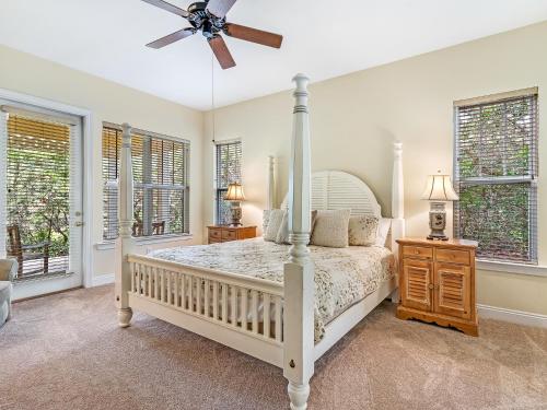 Chateau de la Mer~ Beautiful 5BR/4BA beach house minutes from the Gulf - image 5