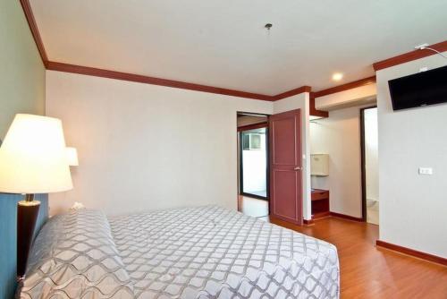 Baiyoke Suite Hotel, Bangkok (photo 3)