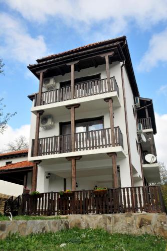 . Family Hotel and Restaurant Plamena