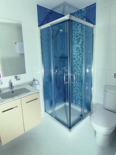 Double or Twin Room with Balcony and City View image 5