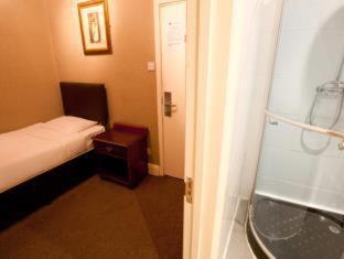 Newham Hotel - image 5