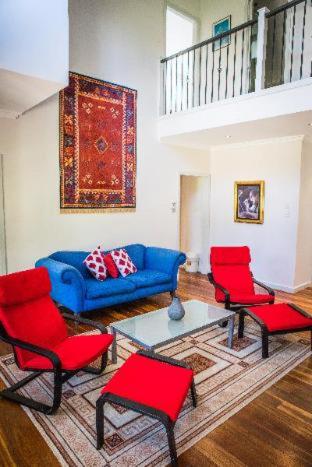 ويسبرنج باينز شاليه آند كوتيدجيز (Whispering Pines Chalet & Cottages) in ونتر وورث فال