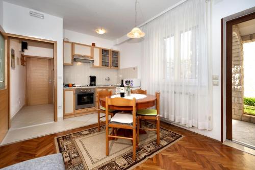 Apartments with a parking space Porec - 2216 - image 4