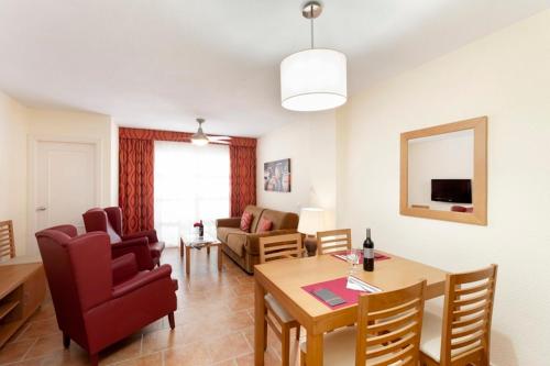 Two-Bedroom Apartment (5-6 Adults) image 4