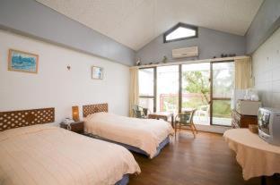 Surfside Bed & Breakfast, Onna (photo 6)
