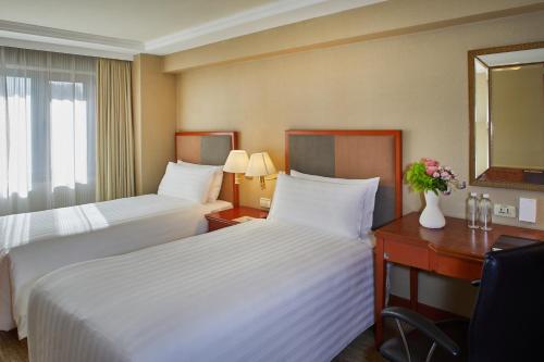 Beijing 5L Hotel Beijing 5L Hotel is a popular choice amongst travelers in Beijing, whether exploring or just passing through. The property offers a wide range of amenities and perks to ensure you have a great time. S