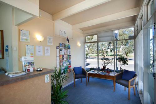 Lobby, Parkville Motel in Brunswick