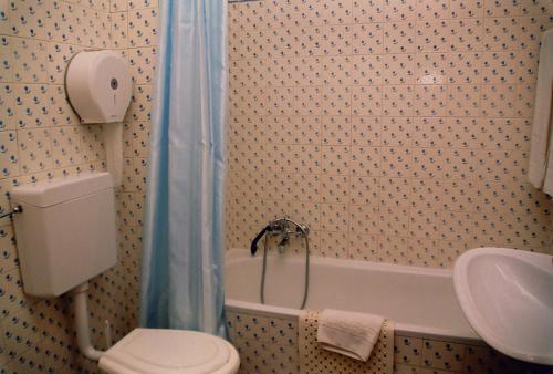One-Bedroom Apartment (4 Adults) image 3